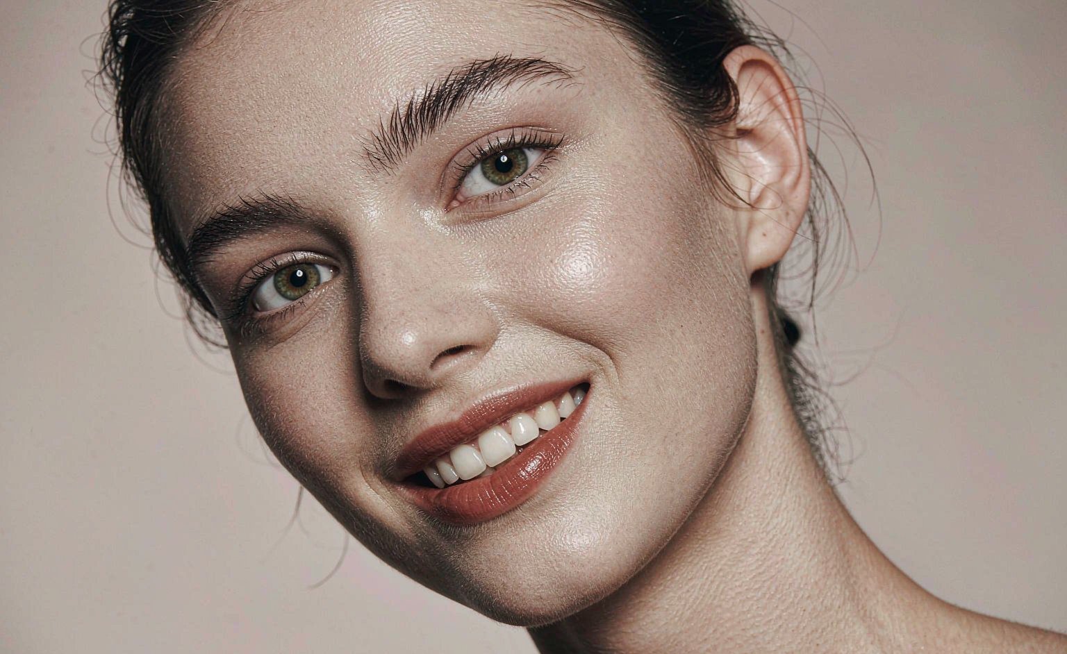 Smooth Texture & Refined Pores