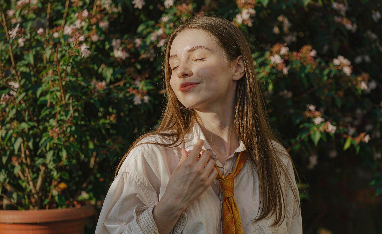 Gentle outdoor sunlight and mood